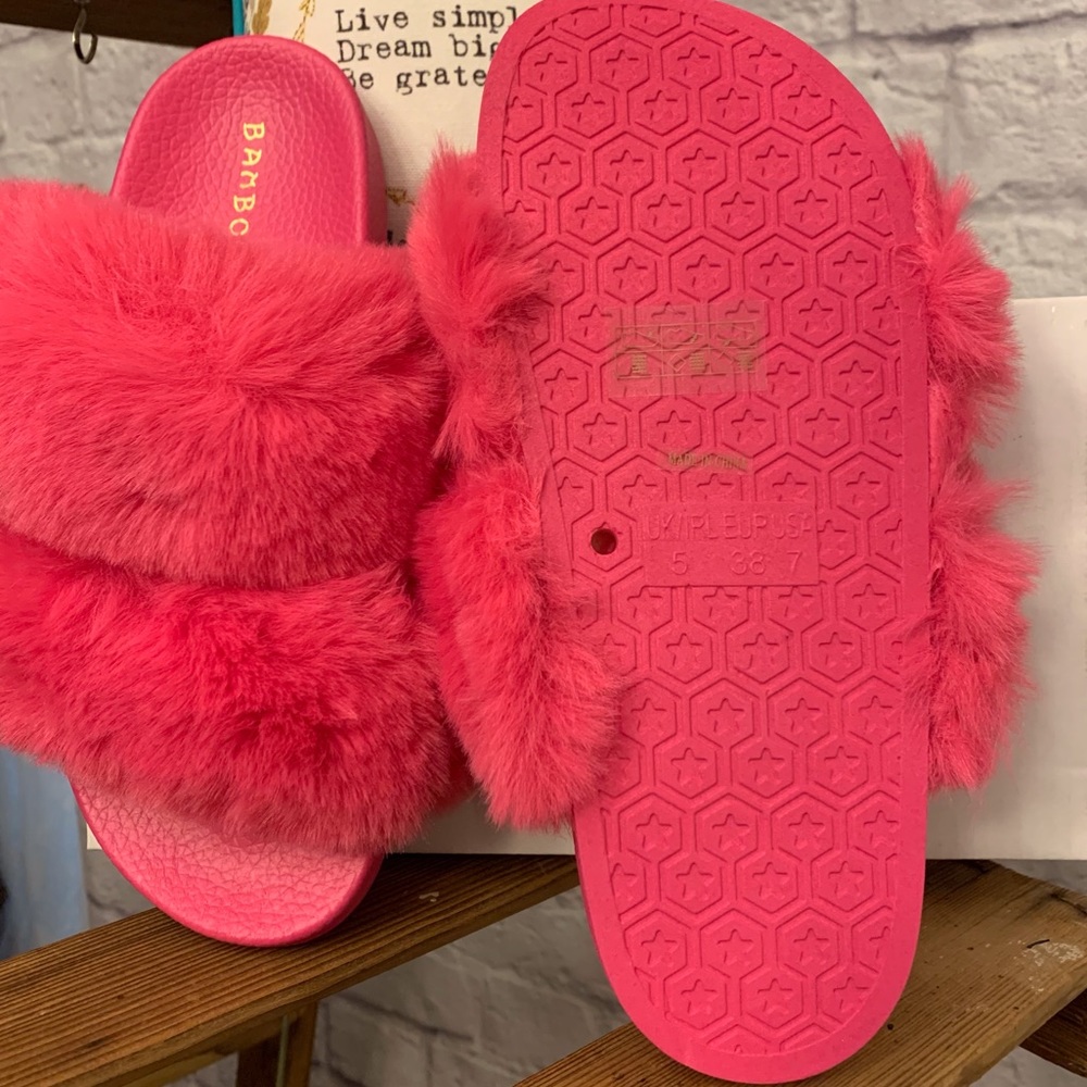 NIB Bamboo Pink Fluff Faux Fur Sandals Slides - Picture 9 of 10